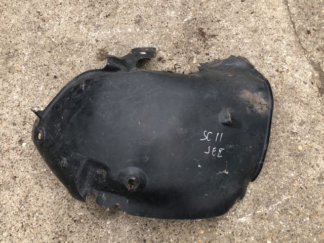 bontott RENAULT SCÉNIC II Jobb első Első Dobbetét (Kerékjárati, Műanyag)