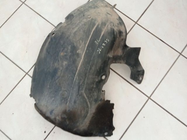 bontott RENAULT SCÉNIC II Jobb első Első Dobbetét (Kerékjárati, Műanyag)