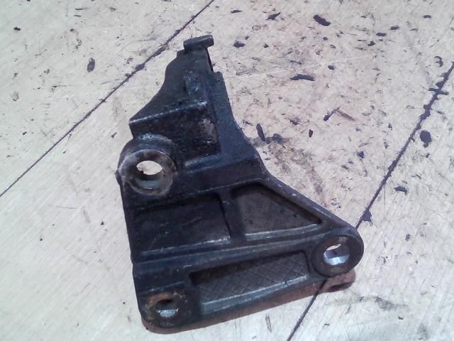 bontott RENAULT SCÉNIC II Jobb első Féltengely Tartó