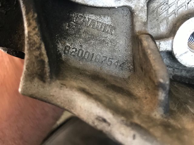 bontott RENAULT SCÉNIC II Jobb első Féltengely Tartó