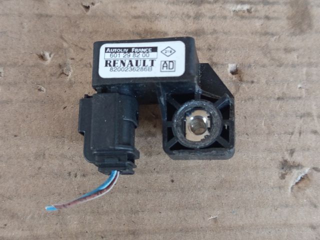 bontott RENAULT SCÉNIC II Jobb első Oldal Ütközés Érzékelő