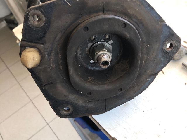 bontott RENAULT SCÉNIC II Jobb első Toronycsapágy