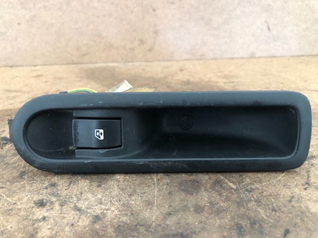 bontott RENAULT SCÉNIC II Jobb hátsó Ablakemelő Kapcsoló