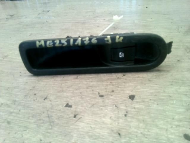 bontott RENAULT SCÉNIC II Jobb hátsó Ablakemelő Kapcsoló