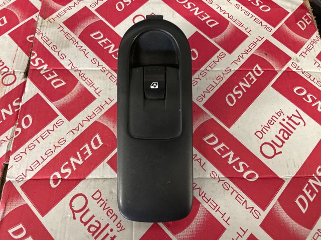 bontott RENAULT SCÉNIC II Jobb hátsó Ablakemelő Kapcsoló