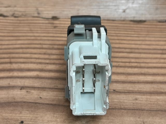 bontott RENAULT SCÉNIC II Jobb hátsó Ablakemelő Kapcsoló