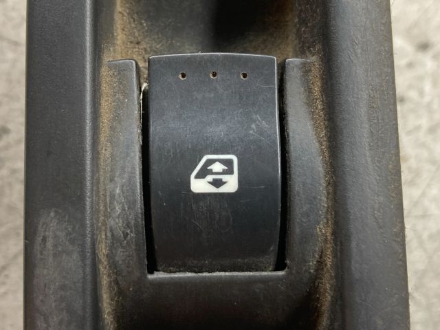 bontott RENAULT SCÉNIC II Jobb hátsó Ablakemelő Kapcsoló