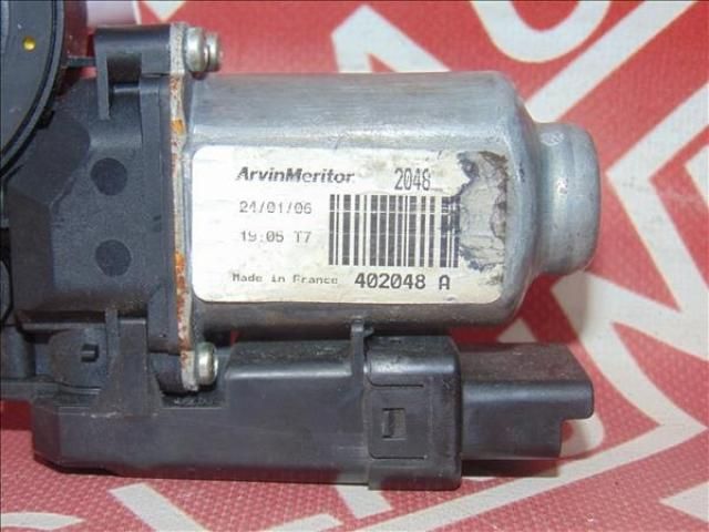 bontott RENAULT SCÉNIC II Jobb hátsó Ablakemelő Motor