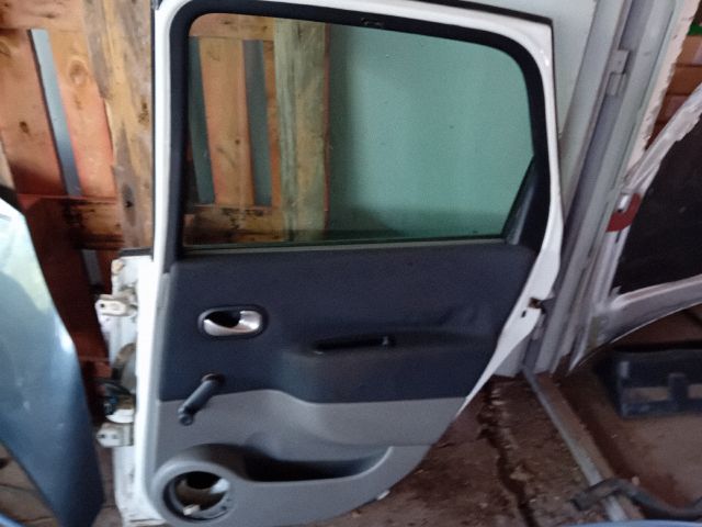 bontott RENAULT SCÉNIC II Jobb hátsó Ajtó (Részeivel)