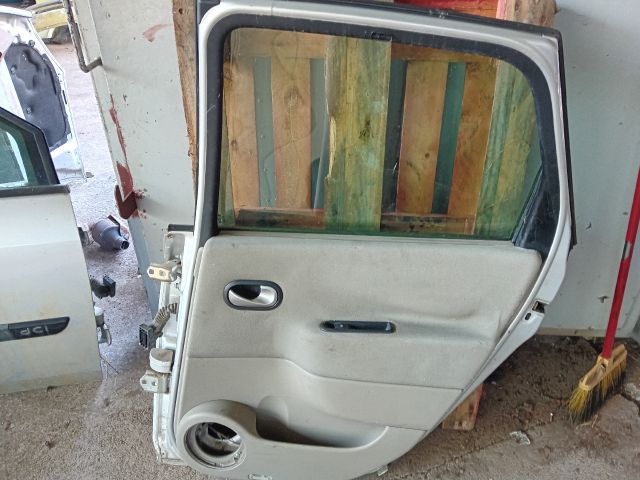 bontott RENAULT SCÉNIC II Jobb hátsó Ajtó (Részeivel)