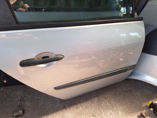 bontott RENAULT SCÉNIC II Jobb hátsó Ajtó (Részeivel)