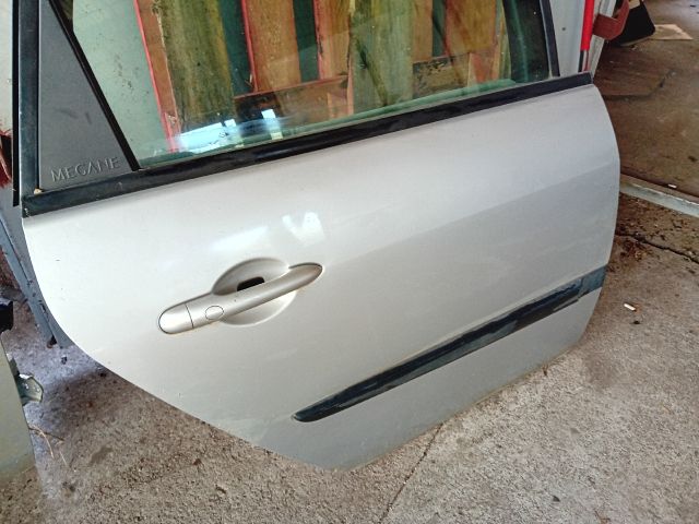 bontott RENAULT SCÉNIC II Jobb hátsó Ajtó (Részeivel)