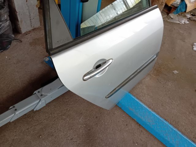 bontott RENAULT SCÉNIC II Jobb hátsó Ajtó (Részeivel)