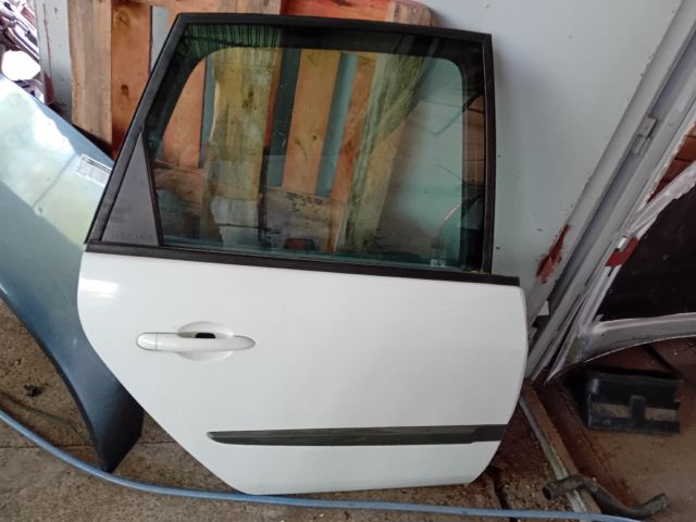 bontott RENAULT SCÉNIC II Jobb hátsó Ajtó (Részeivel)