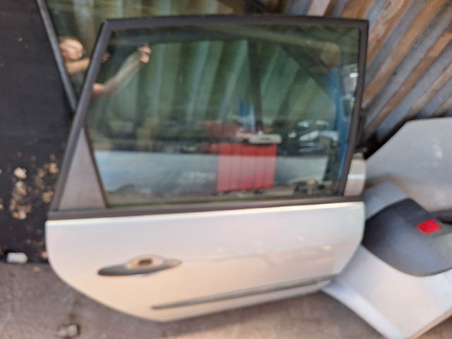 bontott RENAULT SCÉNIC II Jobb hátsó Ajtó (Részeivel)