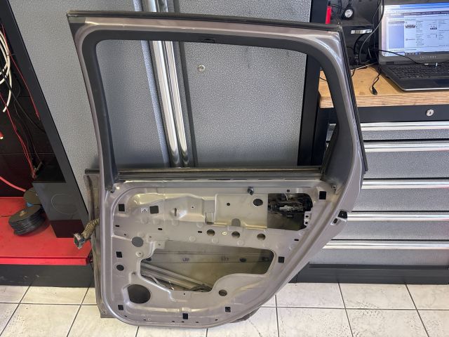 bontott RENAULT SCÉNIC II Jobb hátsó Ajtó (Üres lemez)