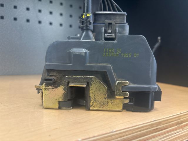 bontott RENAULT SCÉNIC II Jobb hátsó Ajtózár