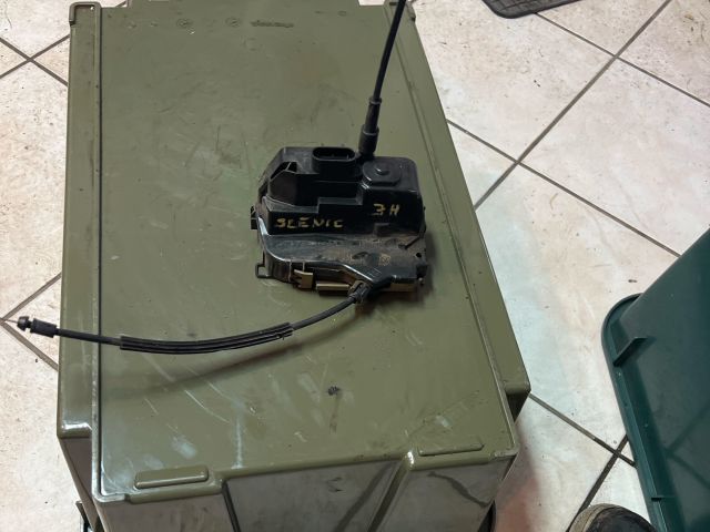 bontott RENAULT SCÉNIC II Jobb hátsó Ajtózár