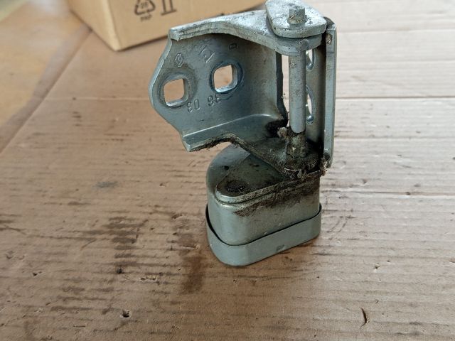 bontott RENAULT SCÉNIC II Jobb hátsó Alsó Zsanér