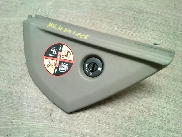 bontott RENAULT SCÉNIC II Jobb Műszerfal Oldalkárpit