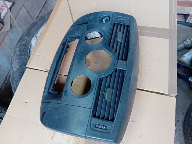 bontott RENAULT SCÉNIC II Középkonzol Keret