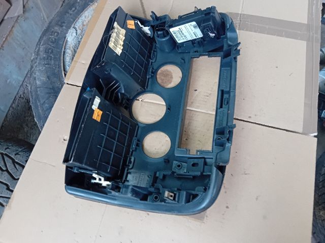 bontott RENAULT SCÉNIC II Középkonzol Keret