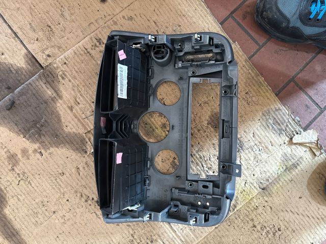 bontott RENAULT SCÉNIC II Középkonzol Keret