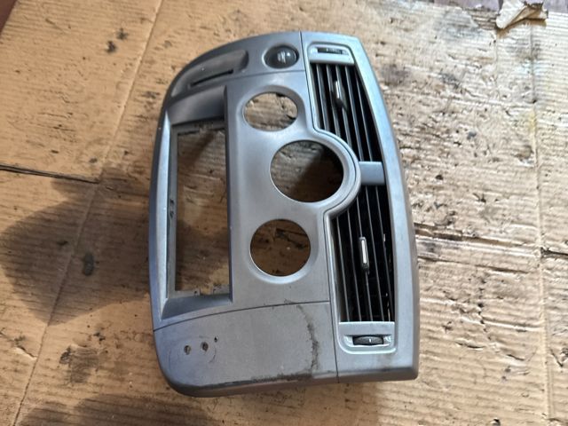 bontott RENAULT SCÉNIC II Középkonzol Keret