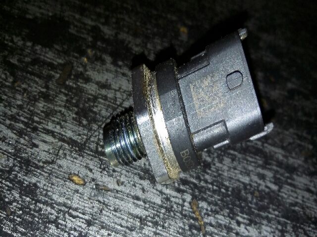 bontott RENAULT SCÉNIC II Nyomásszabályzó Szelep