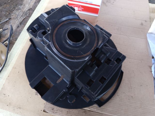 bontott RENAULT SCÉNIC II Pótkerék Szerszámtartó