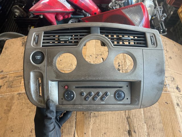 bontott RENAULT SCÉNIC II Rádió / CD