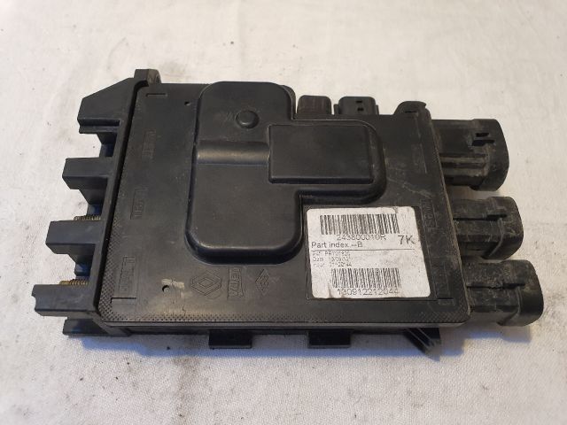 bontott RENAULT SCÉNIC III Biztosítéktábla Motortér