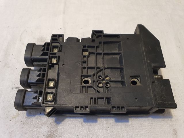 bontott RENAULT SCÉNIC III Biztosítéktábla Motortér