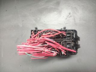 bontott RENAULT SCÉNIC III Biztosítéktábla Motortér