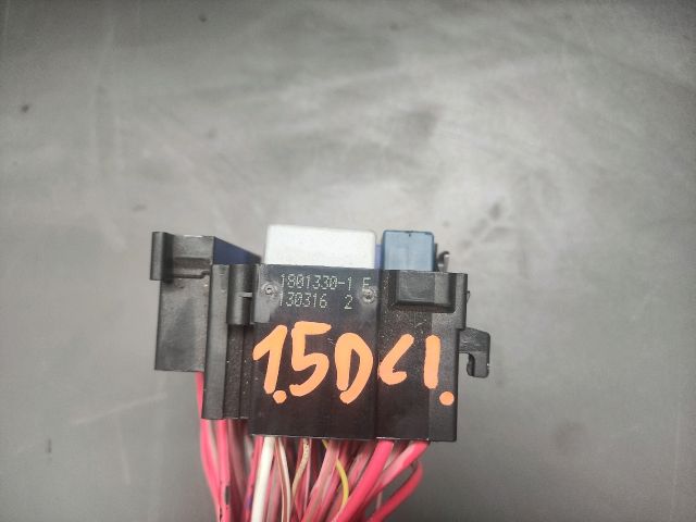 bontott RENAULT SCÉNIC III Biztosítéktábla Motortér