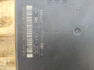 bontott RENAULT SCÉNIC III Biztosítéktábla Motortér