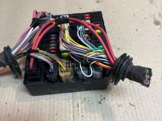 bontott RENAULT SCÉNIC III Biztosítéktábla Motortér