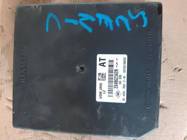 bontott RENAULT SCÉNIC III Biztosítéktábla Motortér