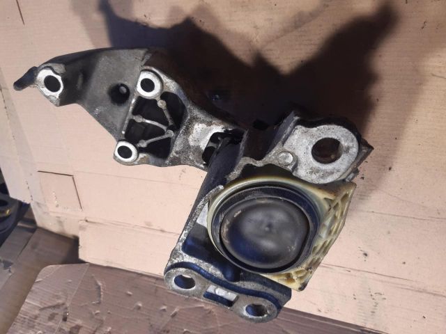 bontott RENAULT SCÉNIC III Motor Tartó Bak Jobb
