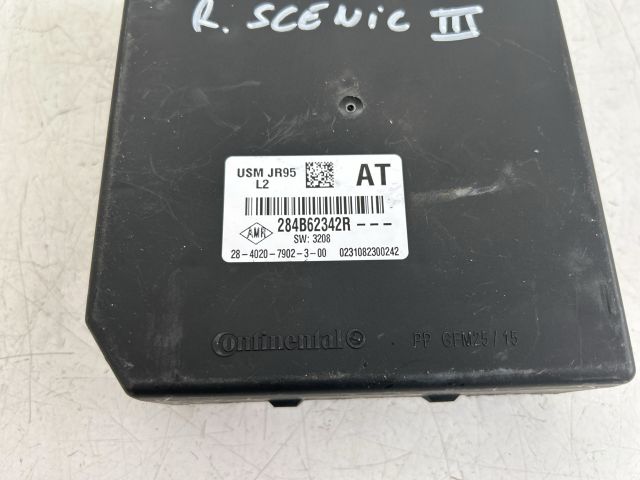 bontott RENAULT SCÉNIC III Biztosítéktábla Motortér