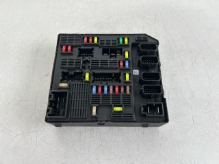 bontott RENAULT SCÉNIC III Biztosítéktábla Motortér