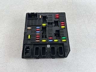 bontott RENAULT SCÉNIC III Biztosítéktábla Motortér