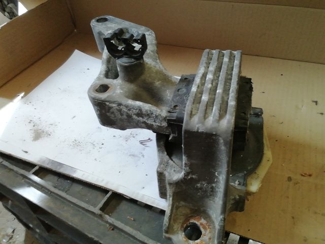 bontott RENAULT SCÉNIC III Motor Tartó Bak (Fém)