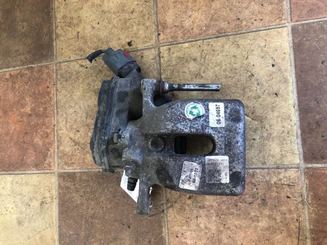 bontott RENAULT SCÉNIC III Bal hátsó Féknyereg Munkahengerrel