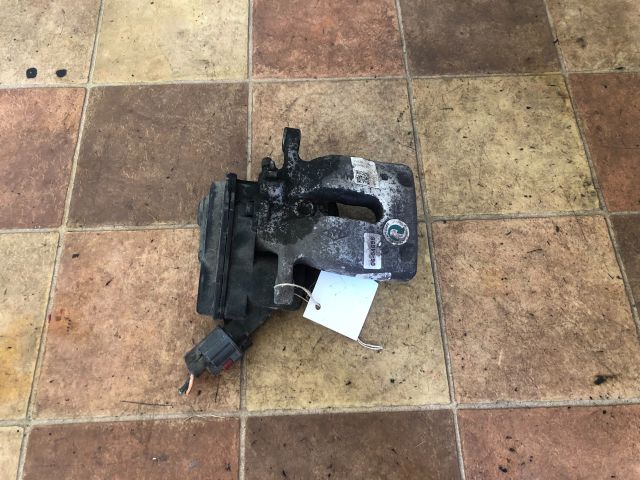 bontott RENAULT SCÉNIC III Jobb hátsó Féknyereg Munkahengerrel