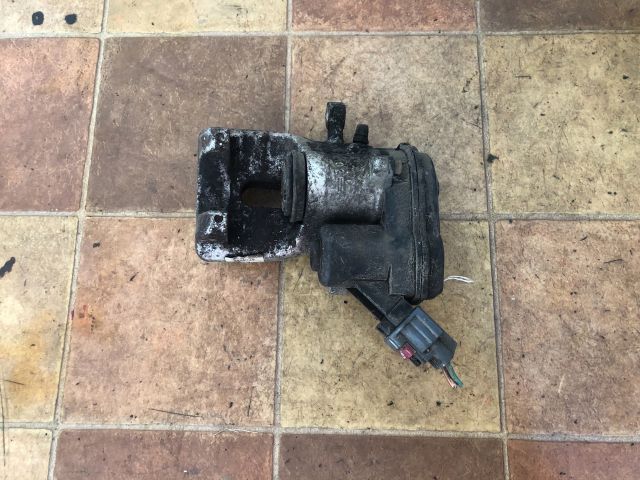 bontott RENAULT SCÉNIC III Jobb hátsó Féknyereg Munkahengerrel