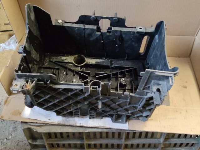 bontott RENAULT SCÉNIC III Akkumulátor Tartó