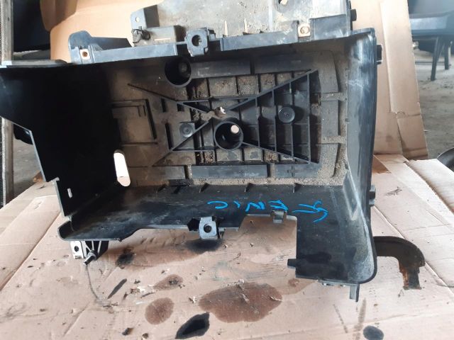 bontott RENAULT SCÉNIC III Akkumulátor Tartó