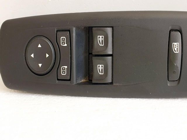 bontott RENAULT SCÉNIC III Bal első Ablakemelő Kapcsoló