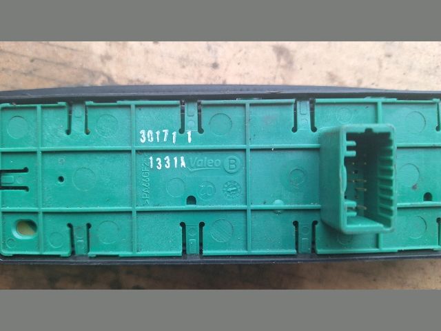 bontott RENAULT SCÉNIC III Bal első Ablakemelő Kapcsoló